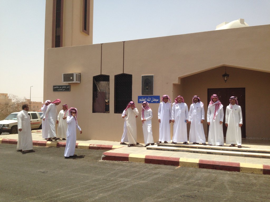 Thadig_College's tweet photo. في اطار البرنامج التطوعي الذي تقيمه الكلية وبمشاركة مجموعه من الطلاب تم تنظيف 5  مساجد حول الكلية https://t.co/HI6gwT1lyX