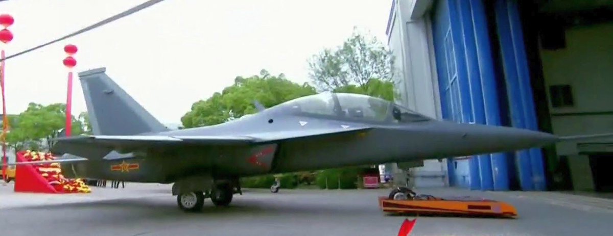 الصين تكشف النقاب عن طائرتها الهجومية الجديدة من طراز L-15B C-0ZZT-XYAASzok