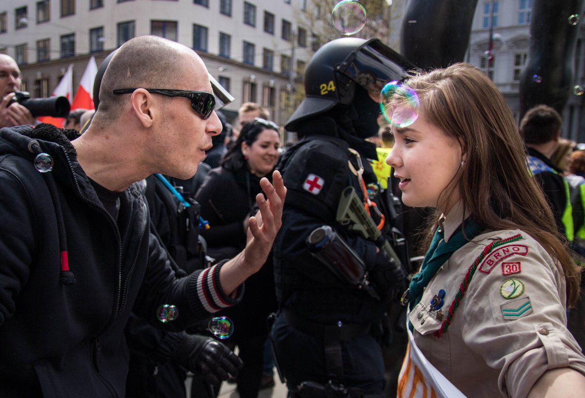 Lucie, a Scout from <a href="/czSKAUT/">#SKAUT je jinde</a>, in discussion with a supporter of extreme right movements, in #Brno #CzechRepublic. Photo by Vladimír Čičmanec