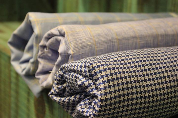 Take your pick and make your summers breezy in #Blazers crafted in these statement #linens.
#bespoke #madetomeasure #linenfabrics #menswear