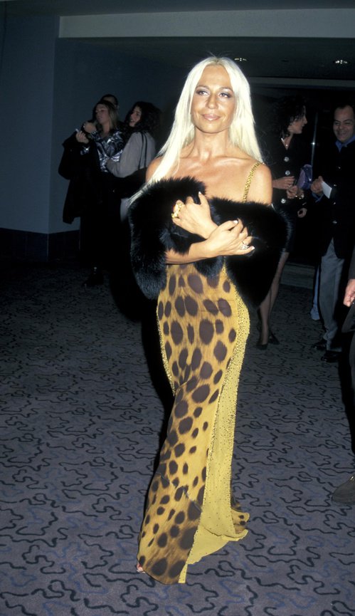 Happy birthday Donatella Versace ! Retour sur son style dans les années 90  