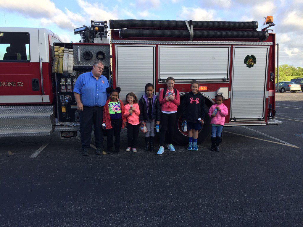 Deana_Chandler's tweet photo. MCE students get "Fired Up for Reading"! #MCECats #ReadingPromo https://t.co/10fxDpm0Zp