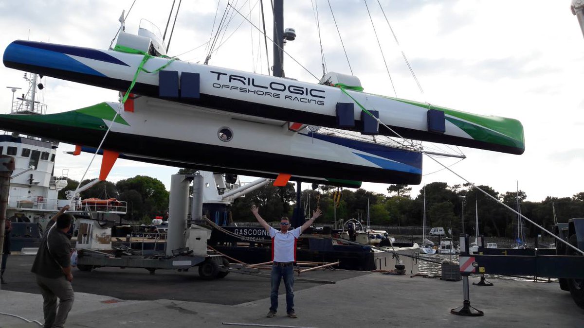 Le trimaran Trilogic, équipé en film antfiouling macglide, est route pour le <a href="/grandprixdz/">Grand Prix Guyader</a> ! Ca va glisser ! :)