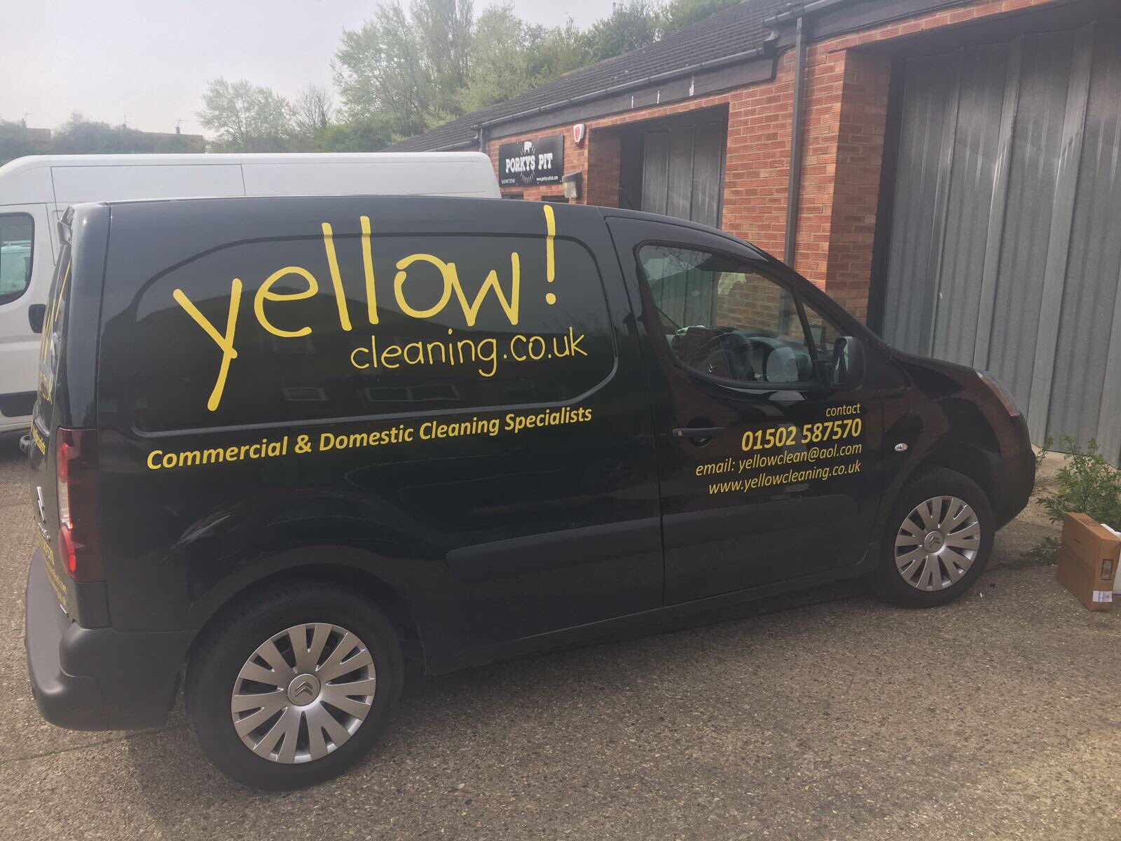 Office Cleaning Services Hemsby > Retro Cleaning