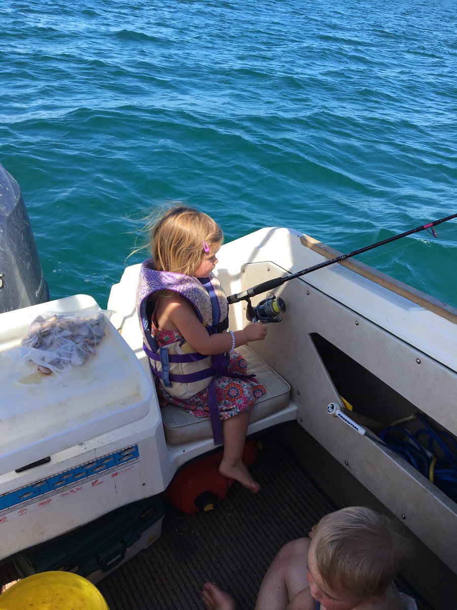 moroney_luke's tweet photo. Where does time go?! Happy 3rd birthday to my cheeky monkey. #catchesallthefish #headerdriver #truckdriver #dadsgirl https://t.co/cRHVExpL90