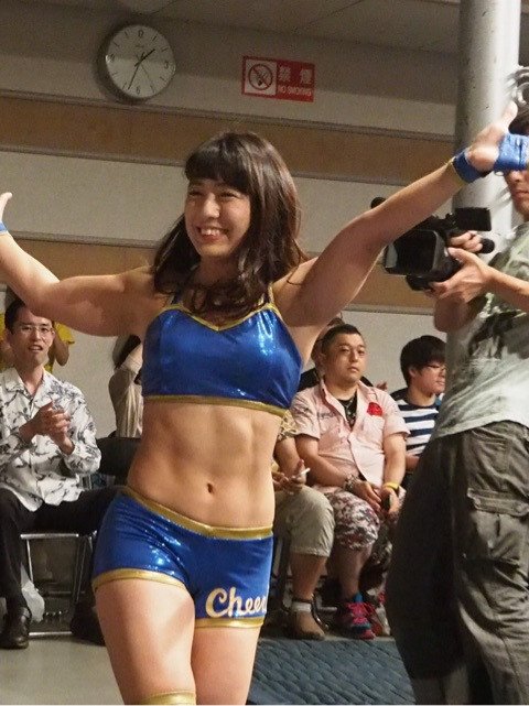 充 ゲーミングゴリラ Twitterissa 近頃話題になってるアイドル兼女子プロレスラーの才木玲佳さんを見て思うこと ときおり筋トレするとムキムキ になっちゃいそうだからイヤ という女性を見かけるけど 一般的に女性でムキムキに見えるほど筋肉が目立つまで鍛えるのは