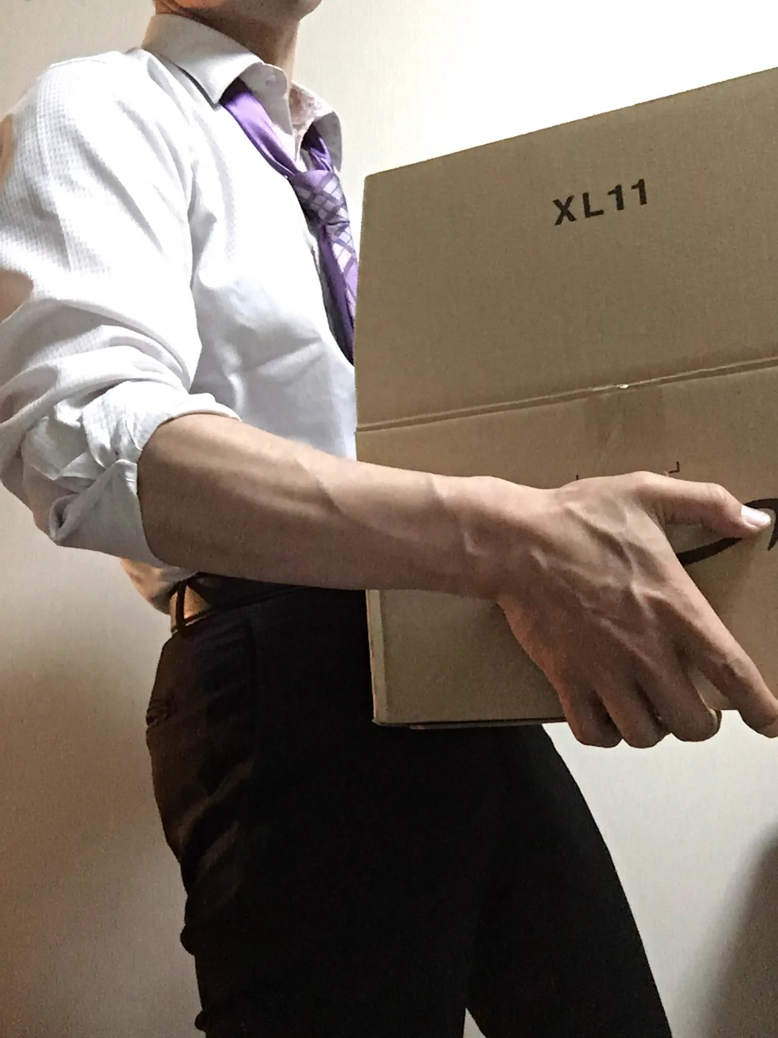おじさんの手の甲フェチ向けの写真ｗ共感できる女子多数！？ｗ