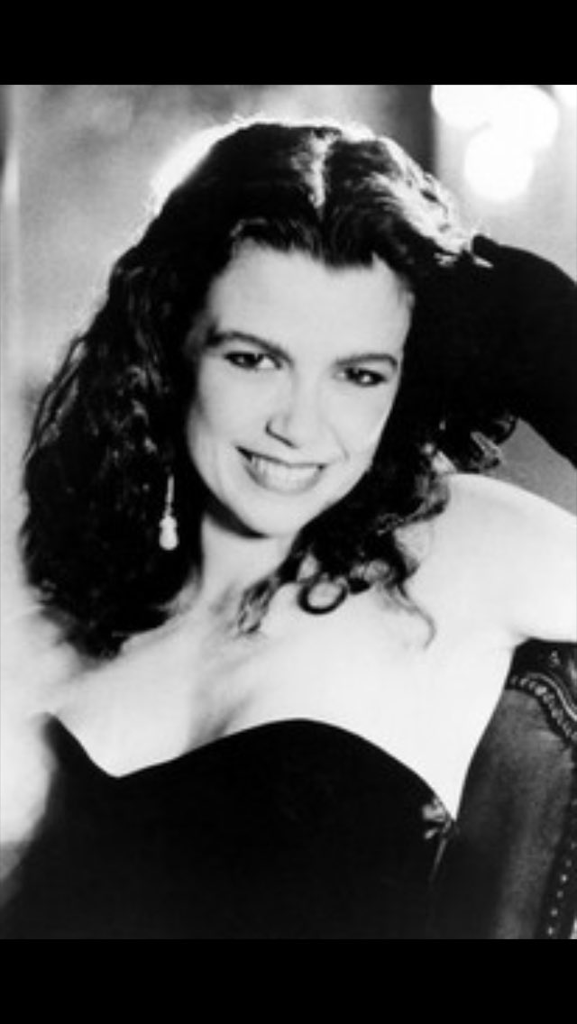 Happy birthday Elizabeth Berridge (1962). 