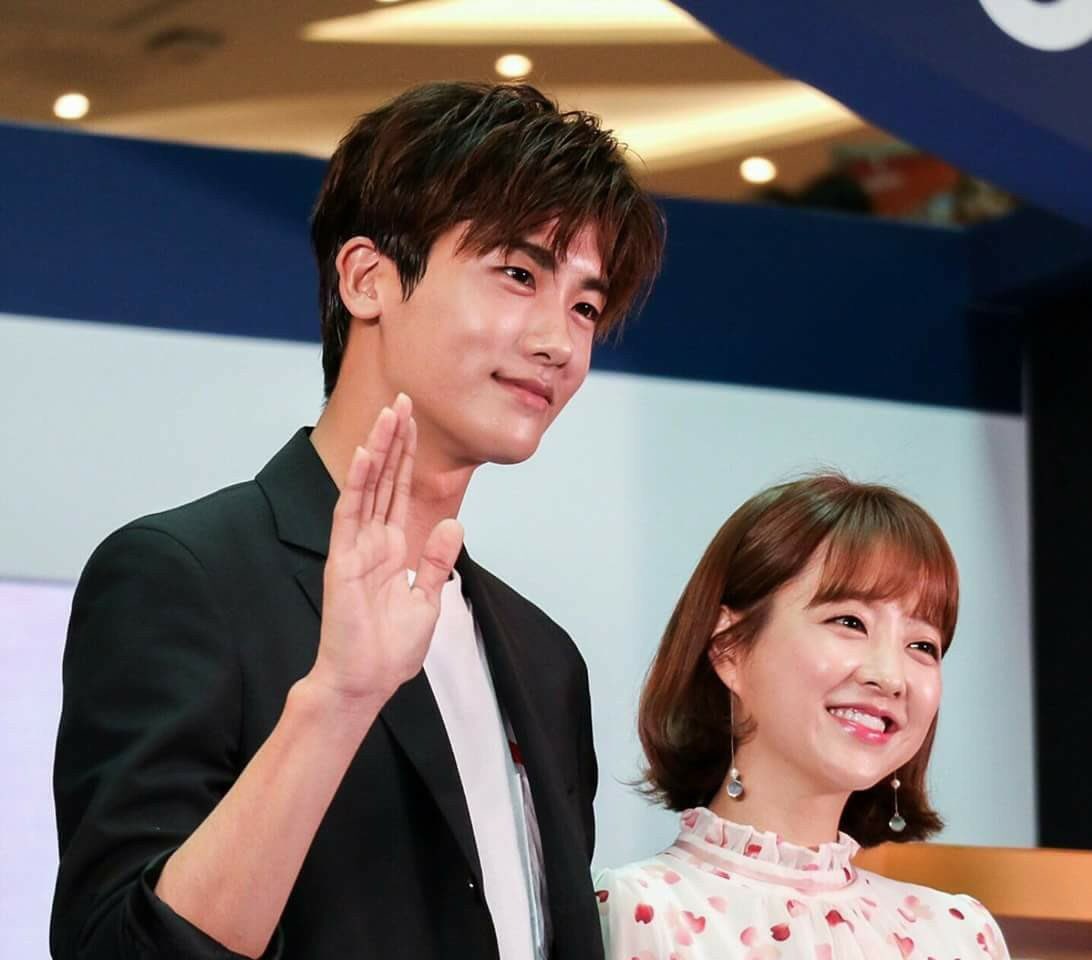 Пак по ен и пак хен шик. Пак по ен и пак хен шик. Пак хён сик и его жена. Пак по ен и пак хен шик. Пак по-ён и пак хён шик.