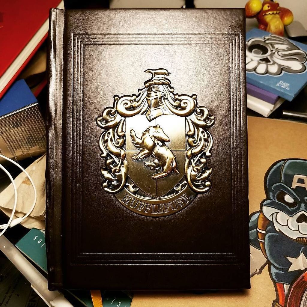 pixeldave1's tweet photo. Awww yeah, hufflederp! Awesome new sketch book from the wizarding world of Harry Potter.

#harrypotter #new #sketc… https://t.co/vY3lCrqifD https://t.co/xCk2iZ0iRw