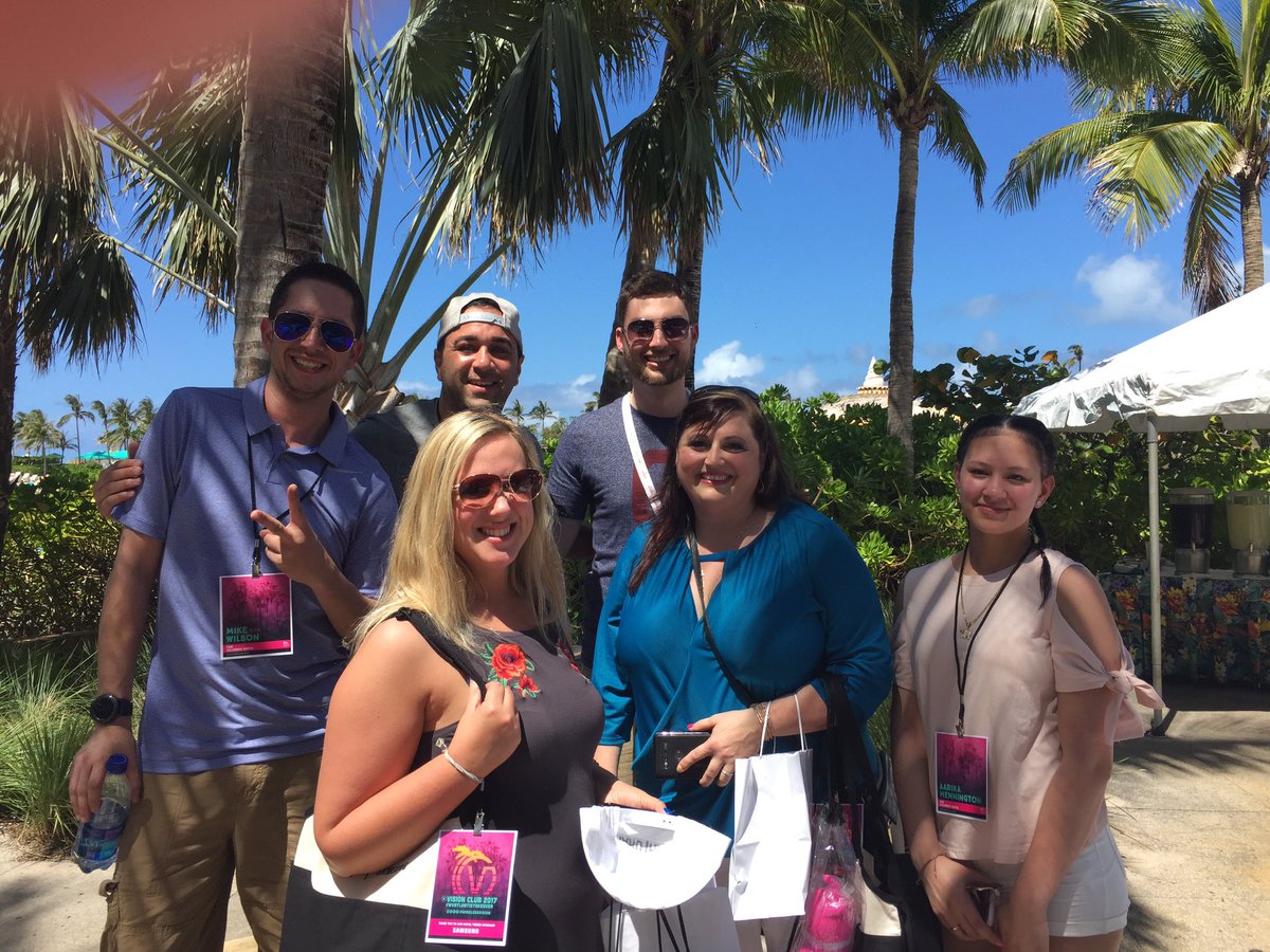 With my <a href="/WVMIOH_region/">WV Midwest Region</a> Columbus #VisionClub winners. #LoveMyTeam #wvatlantistakeover <a href="/WirelessVision/">Wireless Vision</a> <a href="/thatsammori/">Saber Ammori</a> #HustleHeart