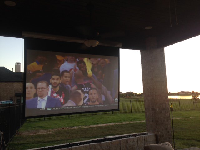 OutletAutomated's tweet image. Our first @DraperInc screen installed at customer site by John Carabello of Axxess Wiring! #liveinstall #avtweeps