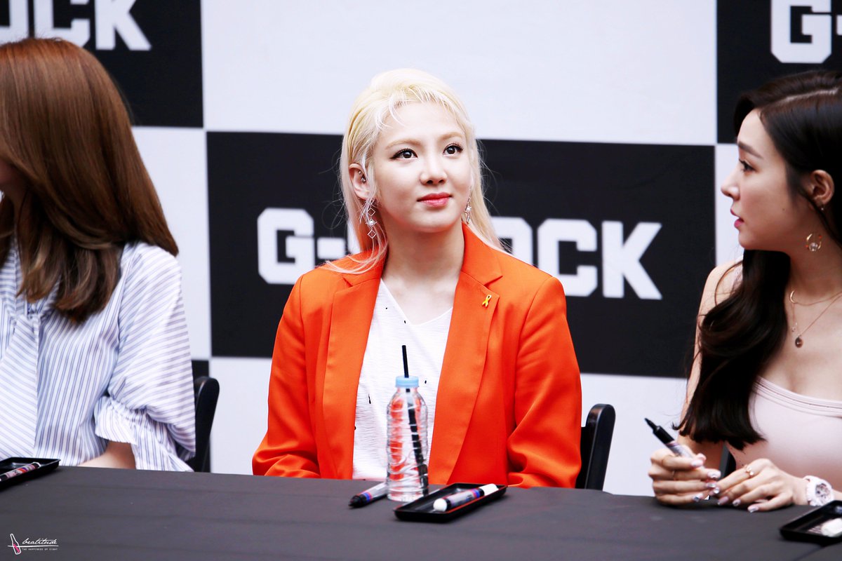 [PIC][16-04-2017]TaeYeon – Sunny – Tiffany – HyoYeon và SooYoung tham dự buổi Fansign cho “G-SHOCK CRAZY TOUGHNESS” vào chiều nay - Page 15 C-1ECXUUwAAyj_1