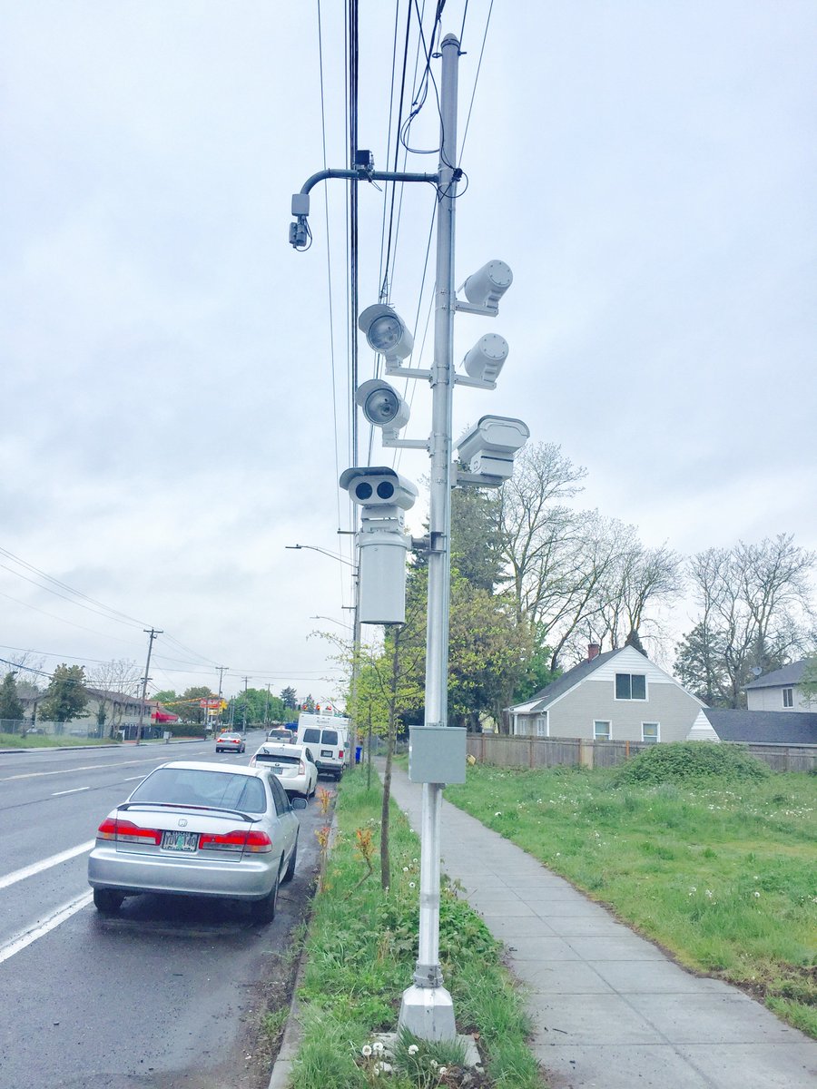 RaymondTindell's tweet image. Pure evil ...NE 152nd and Division #robotCops #1984 #dystopia