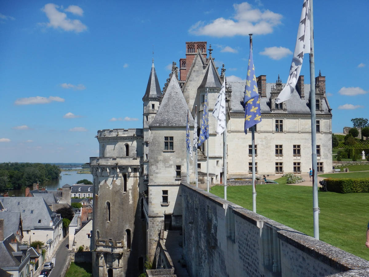 LVRoadTrips's tweet image. Suivez nous dans un #roadtrip sur la route des châteaux de la #Loire ! locationvoiture.net/blog/road-trip…