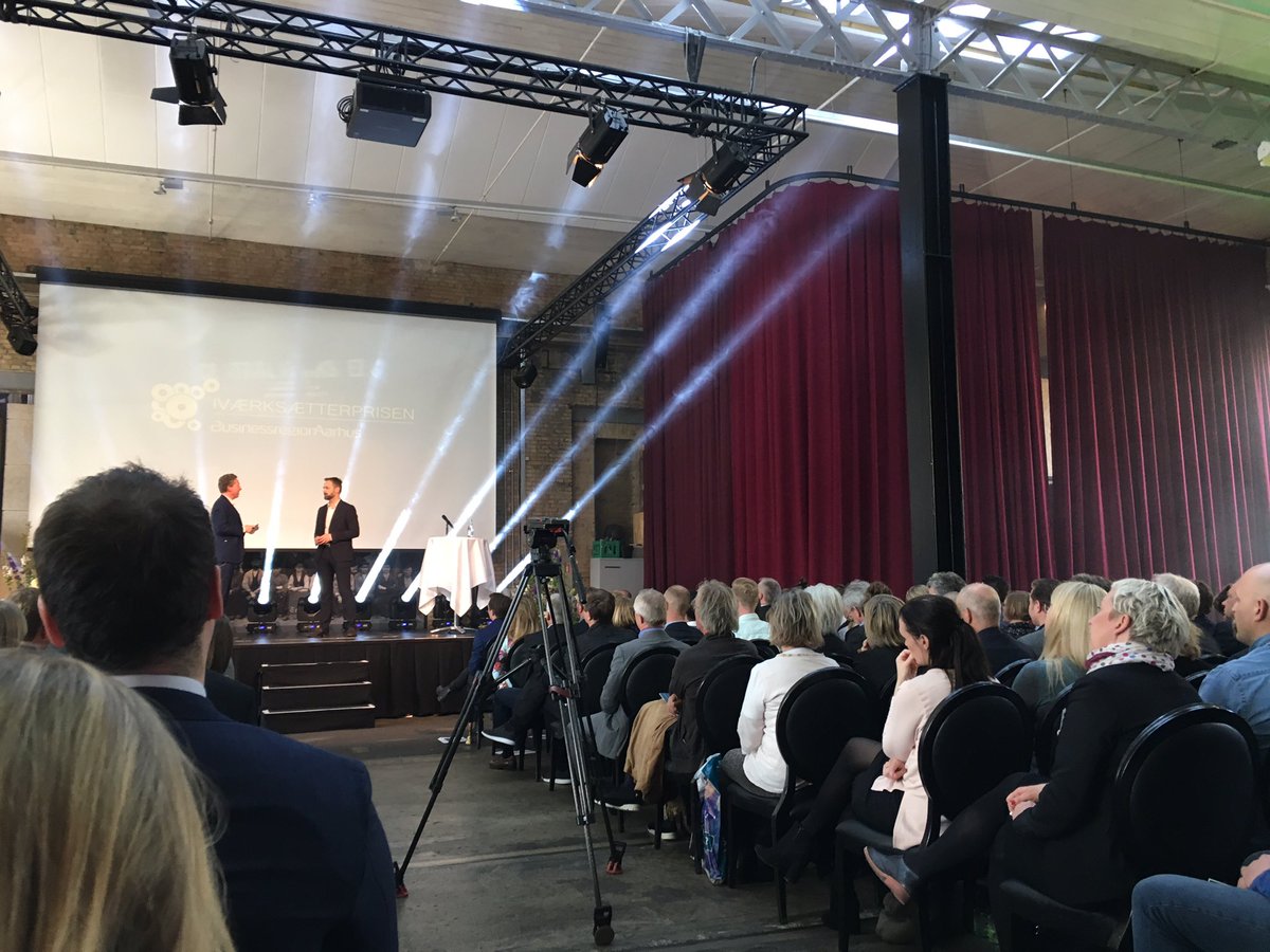 StartupAarhus (@aarsome) on Twitter photo 250 people gathered for Iværksætterprisen 2017 in #aarsome Aarhus... The Captain <a href="/JBundsgaard/">Jacob Bundsgaard</a> kicking things off.. 250 people gathered for Iværksætterprisen 2017 in #aarsome Aarhus... The Captain <a href="/JBundsgaard/">Jacob Bundsgaard</a> kicking things off..