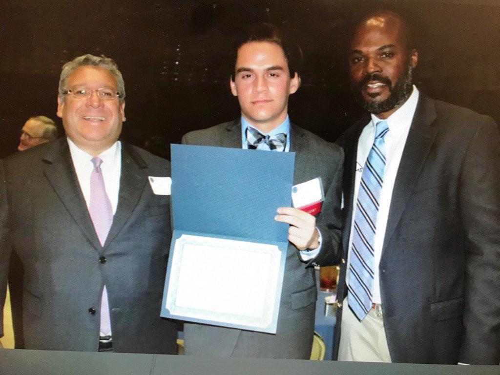 This is super duper cool 😎 Luke Whitefield honored at the National Football Foundation Banquet. 1st class kid👍🏾