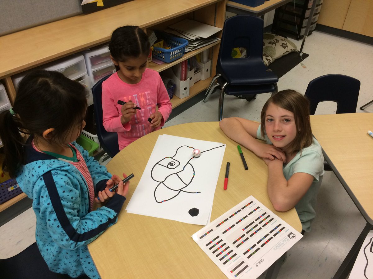 MmeSamuel's tweet photo. Grade 5 mini #OCDSBdll help 1s discover #ozobot in @KristineKHPS class #khps_ock #StudentsTeachingStudents https://t.co/gq1mcOV4zh