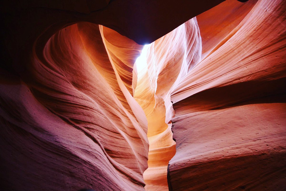 pearlsofjasmine's tweet photo. Completely, utterly awestruck by this beauty. Can't wait for the upcoming AZ trip! #travelblogger #pearlsofjasmine #tbt #futureblogpost https://t.co/bgq5Mwrr47