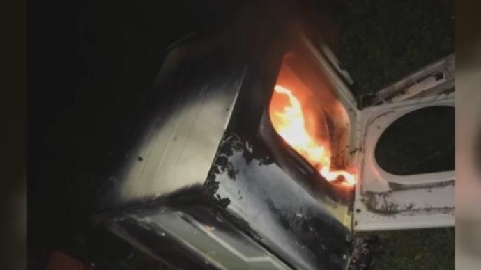 DryerVentWizard's tweet image. Dryers should never run if you're asleep. An attentive homeowner stopped this dryer fire from destroying his home. bit.ly/2oAtJol