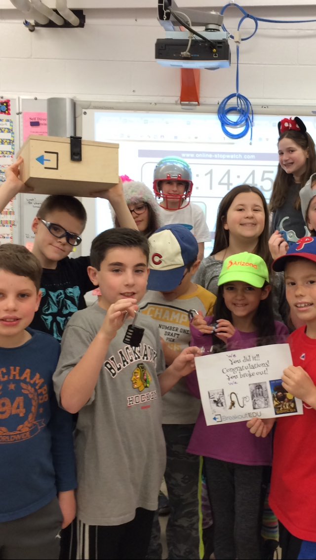jpphil35's tweet photo. My Ss did a Breakout in Español &amp; they did it with time to spare! Great work! 👏🏻 @AprilMcKeeTeach #engage109 #wal109 https://t.co/VgURwgYPxZ