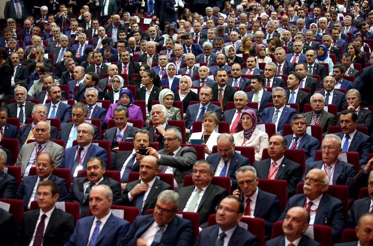 Kurucusu olduğum partime, yuvama, sevdama, aşkıma, yani AK Parti'ye bugün yeniden dönmüş olmanın mutluluğunu yaşıyorum.