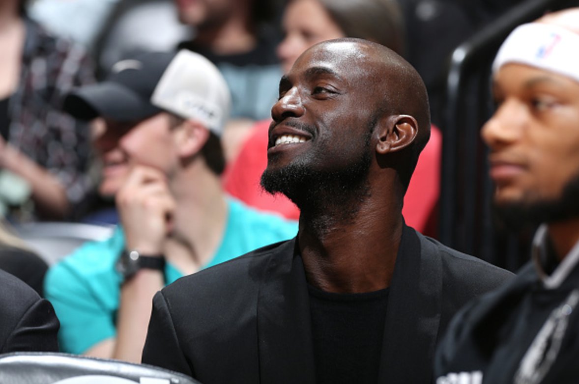 BleacherReport's tweet image. Cavs reached out to Kevin Garnett about NBA return after Andrew Bogut's season-ending injury (via Tyronn Lue) ble.ac/2p5JY8Y