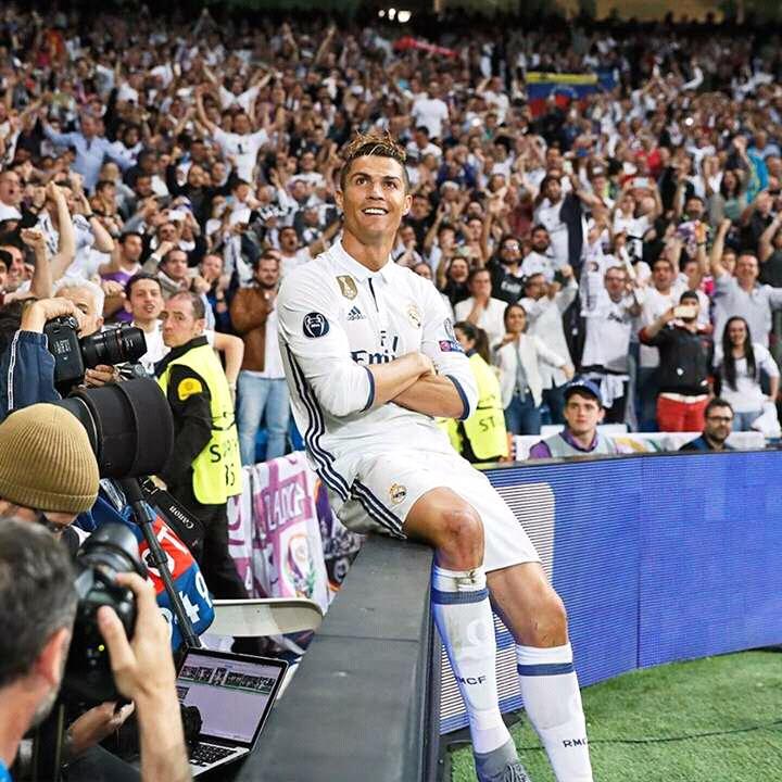 MecsonIntch's tweet photo. 400 buts 
#CR7 https://t.co/uxosevZxv4