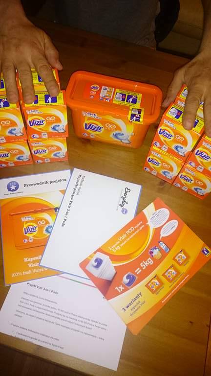 AdamskiRobek's tweet photo. #vizirgopods #kapsułki #pranie #vizir #vizirkapsułki #czystepranie #testowanie #kampania  #Vizir3in1Pods #biel #kolor @Everydayme_pl https://t.co/z8cml0CZnk