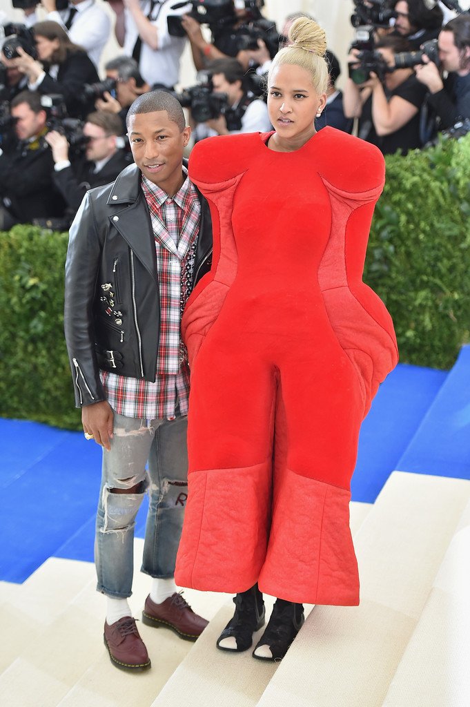 The Fashion Court على تويتر Pharrell Williams And His Wife Helen Lasichanh In Fall 2017 Both Wore Commesdesgarcons To The Metgala Https T Co Xpa3hf3vyo Https T Co Wqfgfhrsg4