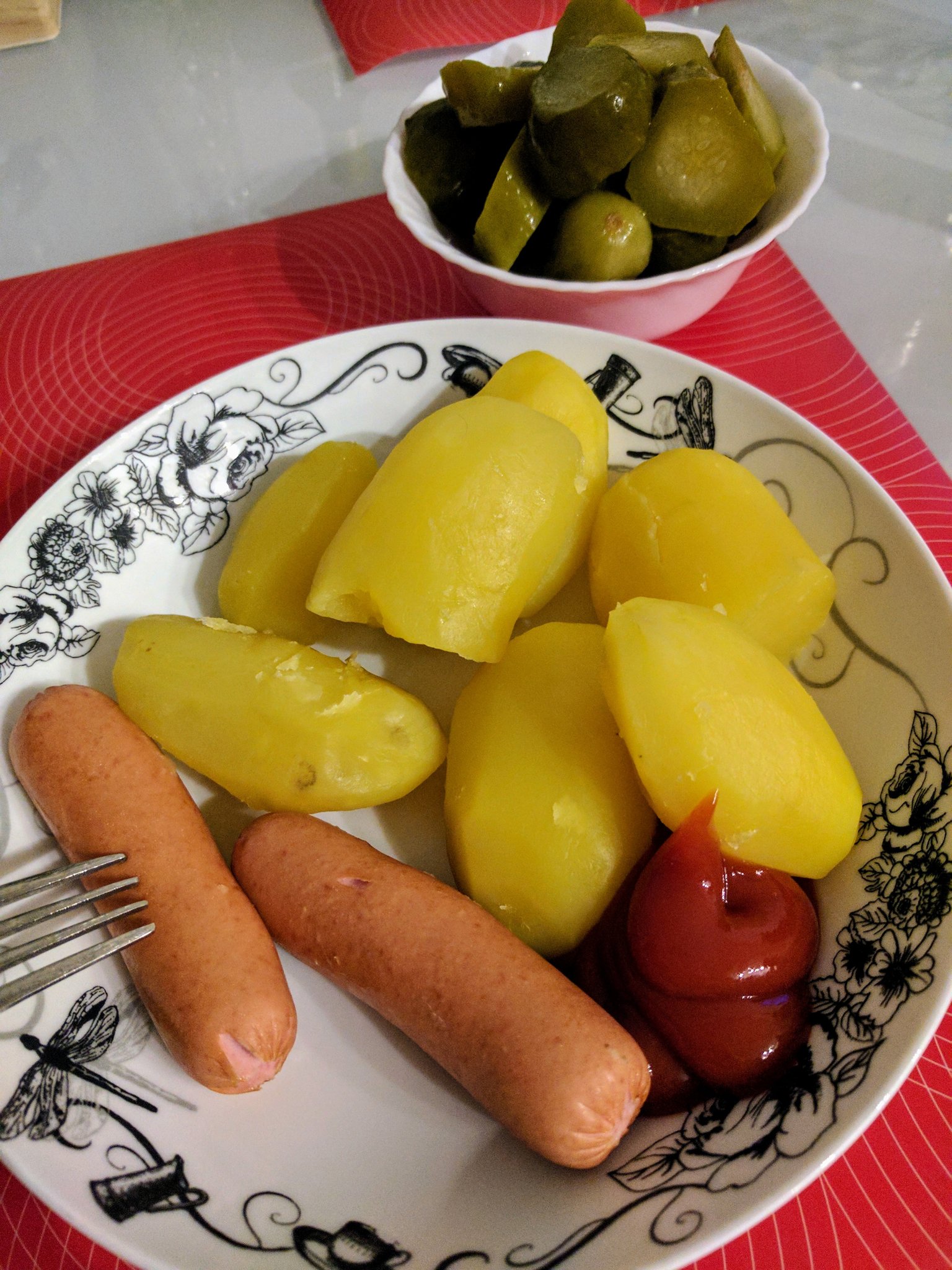 Картошка с сосисками