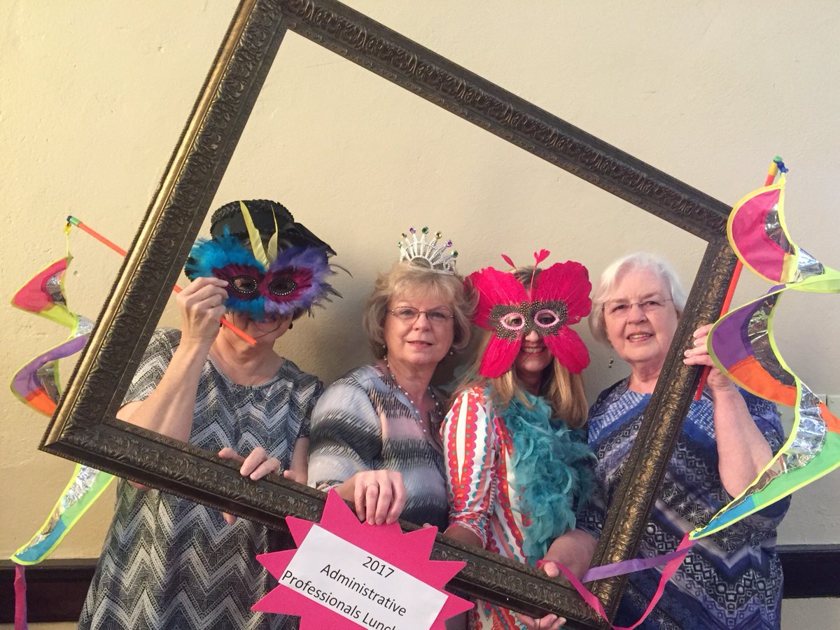 centennial1916's tweet photo. Our Rutherford ladies had a blast at the Gibson County Administrative luncheon last week! #banklocal #bankershavefuntoo #adminlunch https://t.co/b51nktu2k2