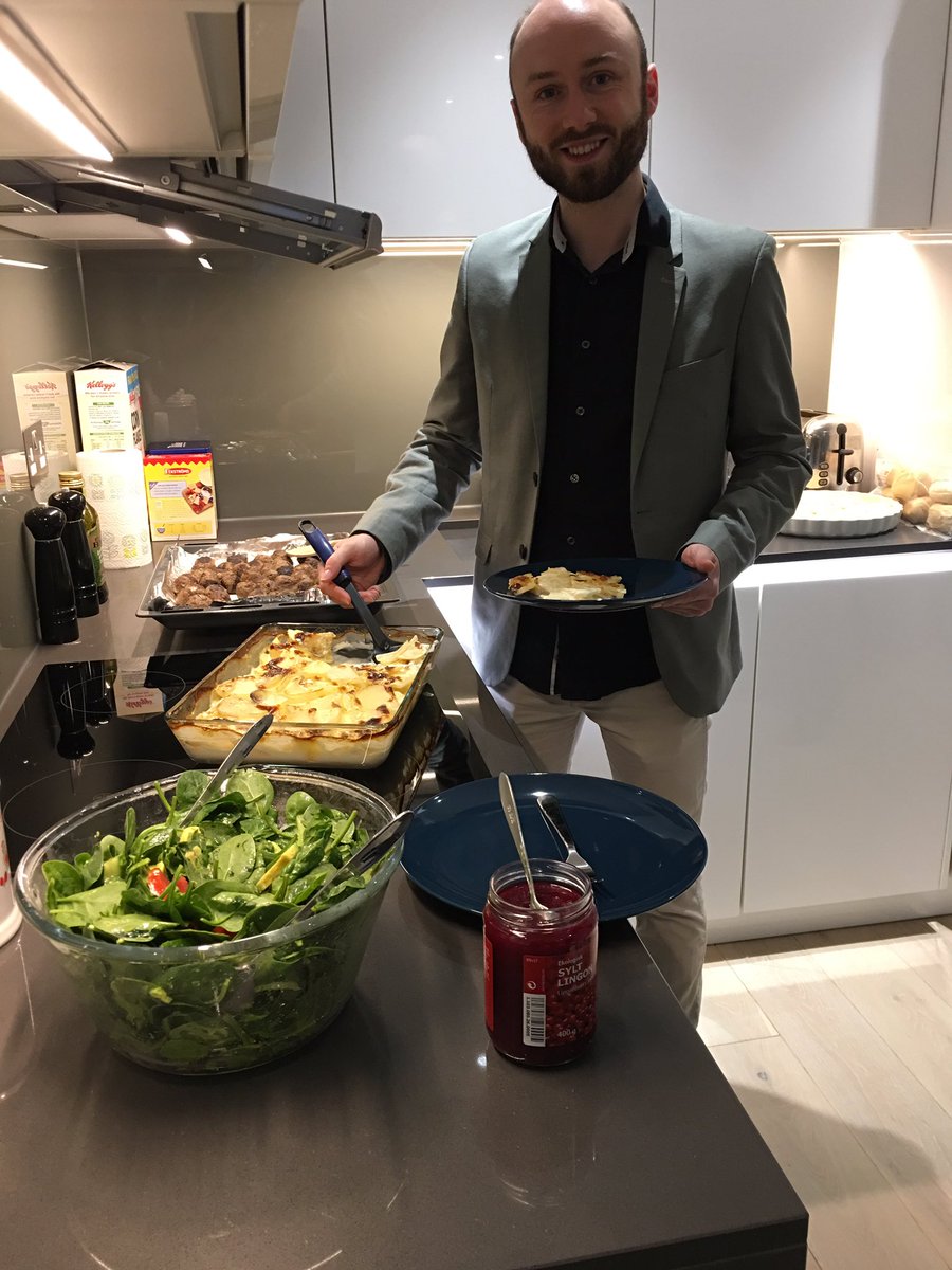 avolakatos's tweet photo. #ngcrew in London doing #ngdinner. Waiting for a comeback from the Raleigh chapter @ladyleet https://t.co/SzU1dfR5tZ