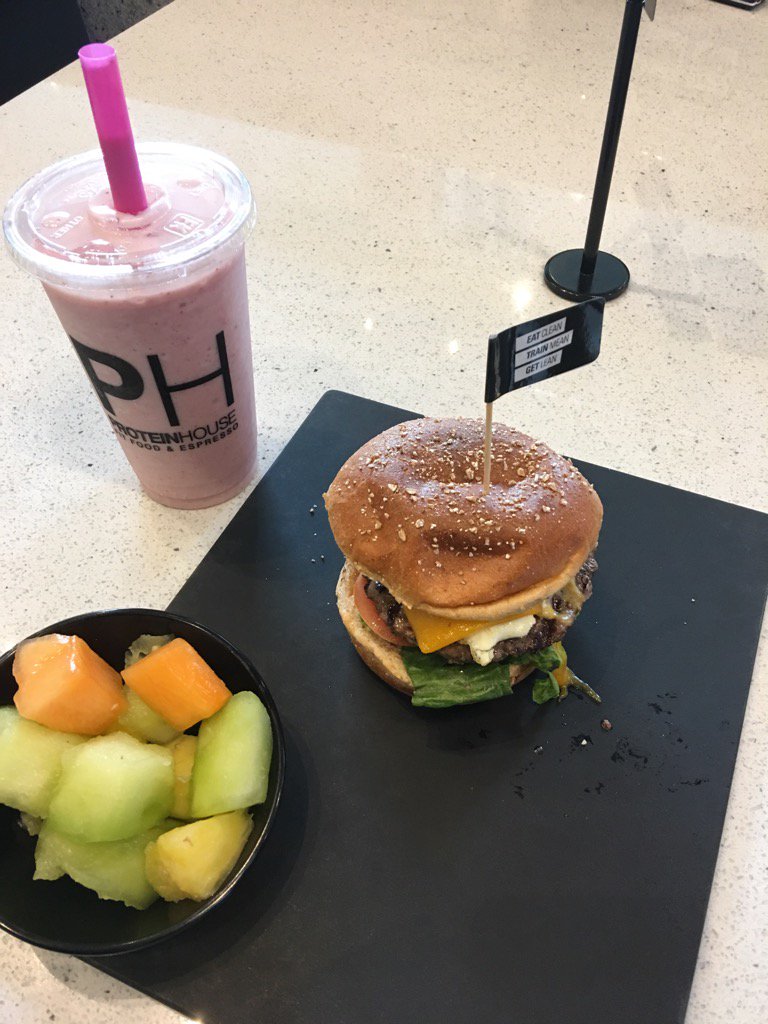 MayorSlyJames's tweet photo. Really #frosty #ProteinHouse #PHburger and fruit smoothie. Tasty #kansascity https://t.co/FlUkrkWm7X