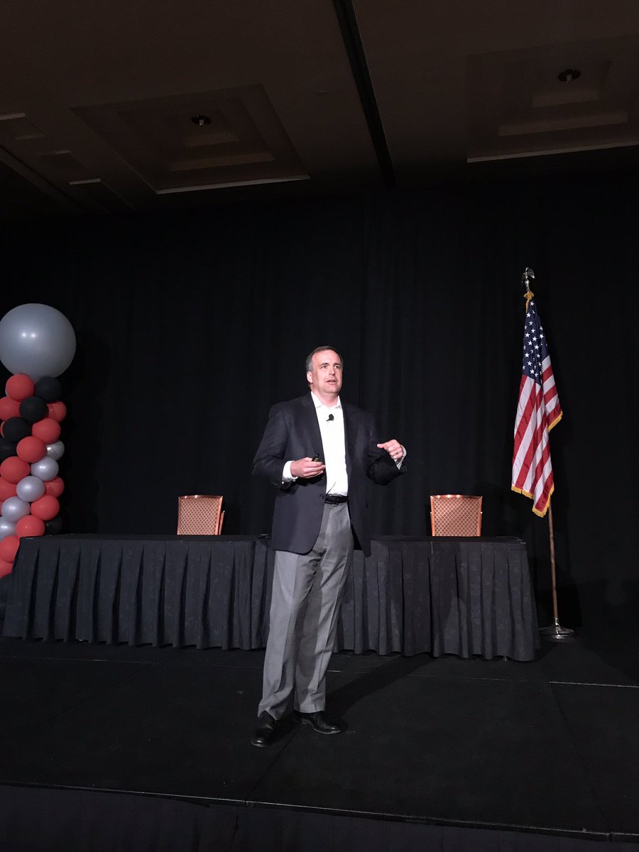 urnerbarry's tweet photo. Happy to bring up @1chrisdubois of @iriworldwide to talk about the latest #food trends among US consumers @urnerbarry #UBExec2017 https://t.co/77oNvkdQMr