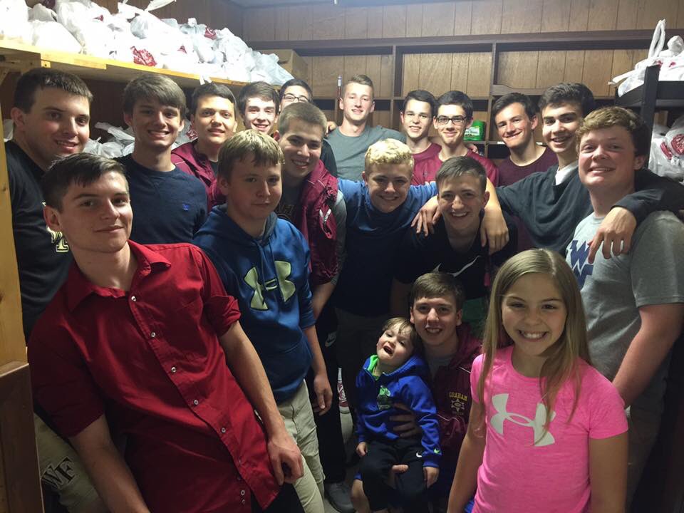 Sam_Shoe1's tweet photo. Awesome experience helping pack bags for Blessings in a Backpack! #MyBluefield #BluefieldOnTheMAP https://t.co/UGiaMPs782
