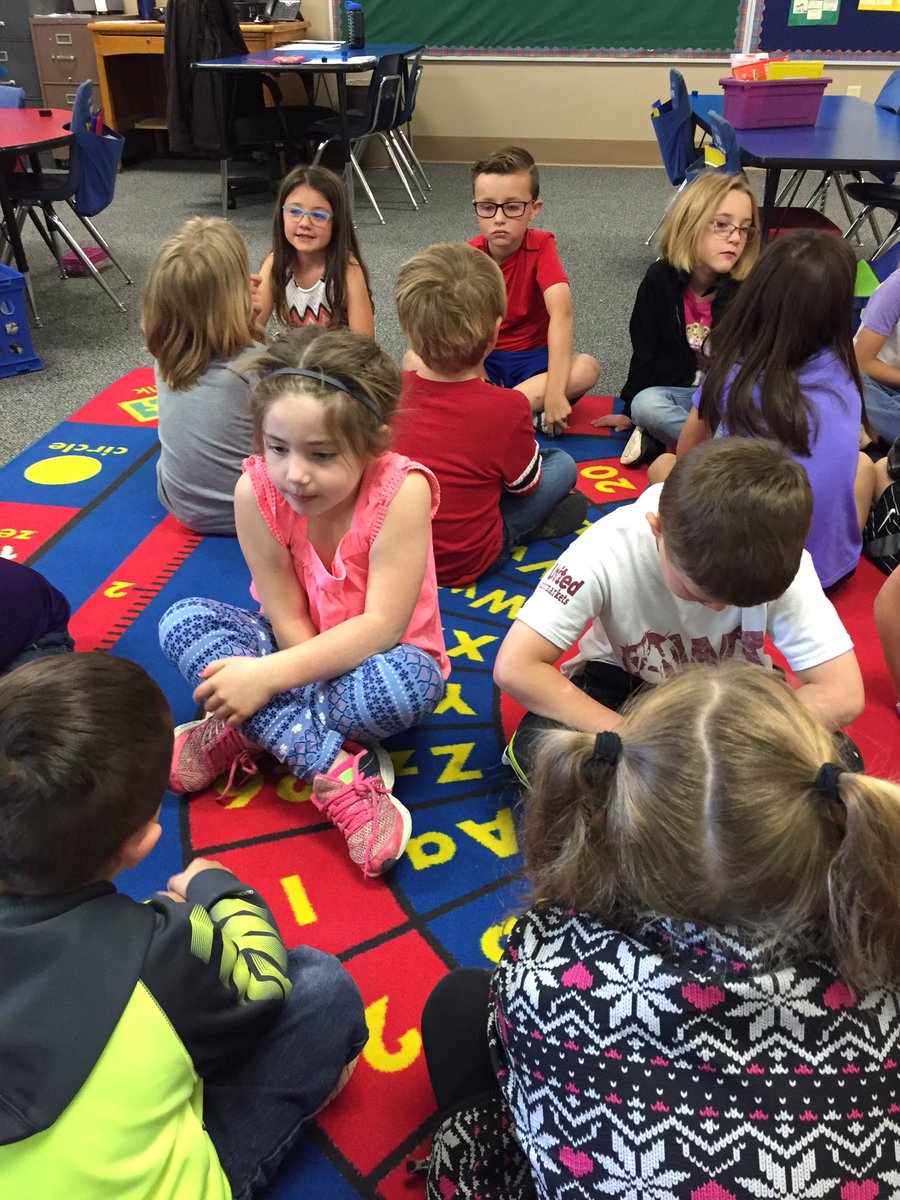 LowryCharles's tweet photo. Ss stay engaged when connecting to RL.Ss discuss services they can perform and make flyers for possible future summer jobs. #CISDFixerUpper https://t.co/o7yez6HFnX