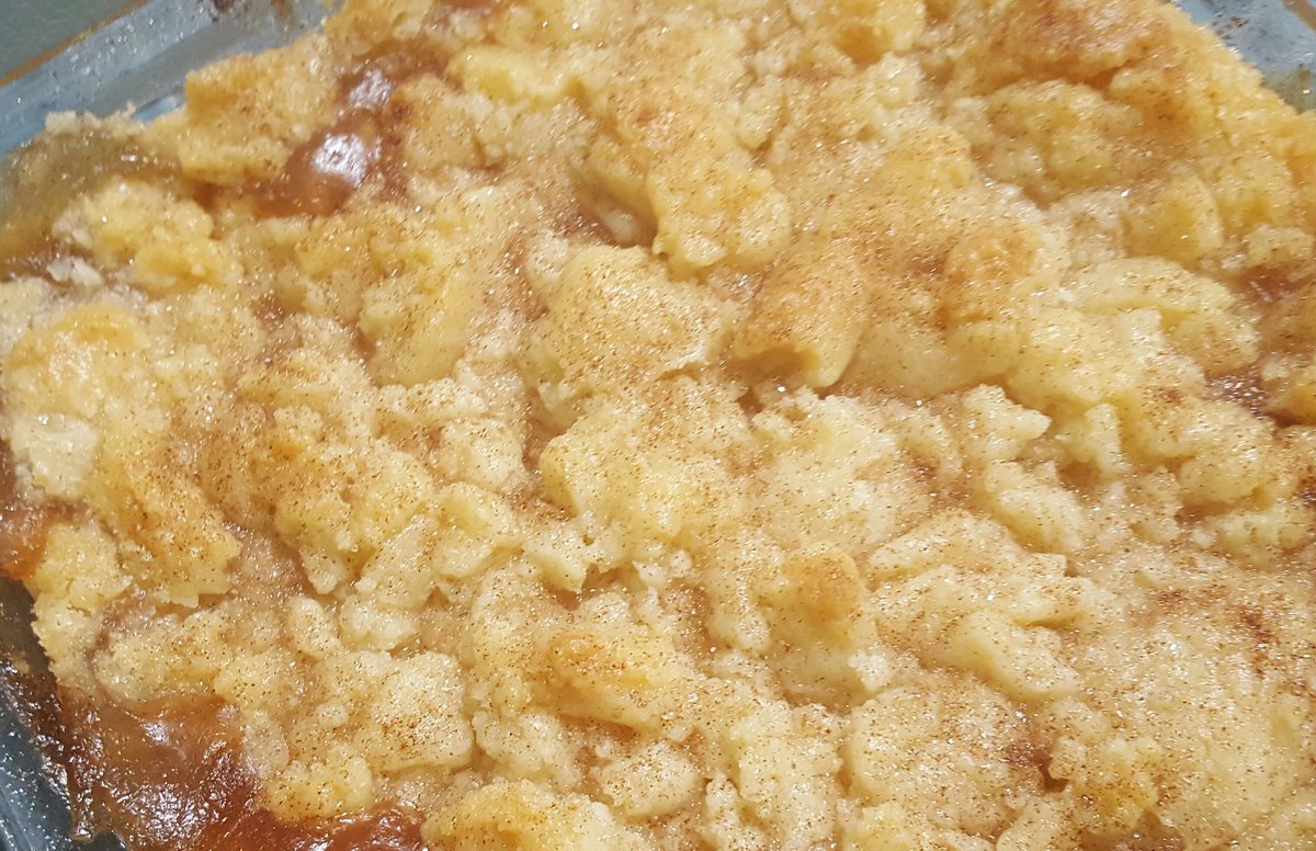 Splazoingas's tweet image. Cobbler or pie? Which is your favorite? 

This is an apple cobbler where I played with a new Snicker Doodle crust.

#SplazoingasSweets
