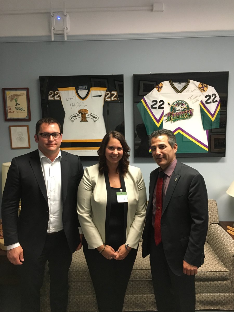 AboriginalApp's tweet photo. Great meeting today with @HunterTootoo. Thank you... 
@SurespanGroup https://t.co/4qSLAoQE5u
