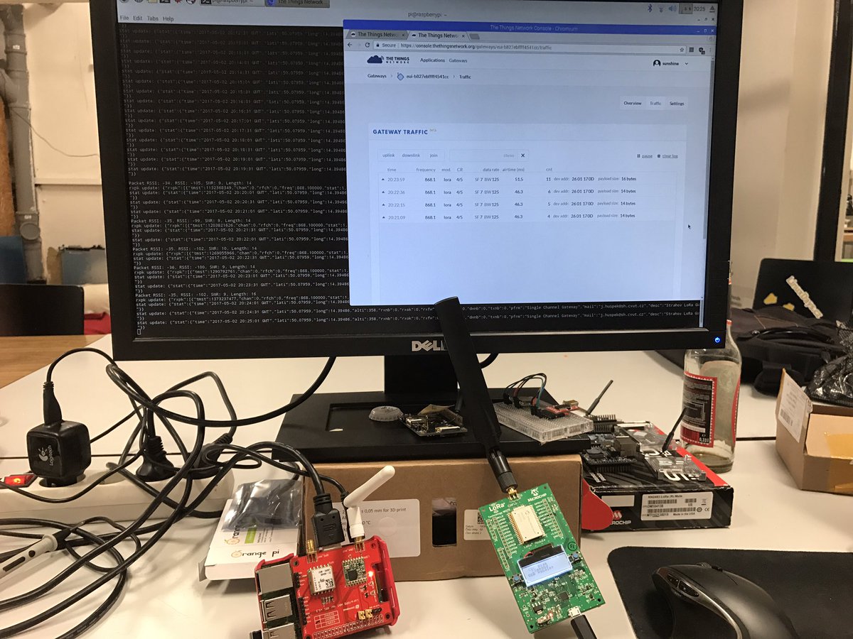 bastlirna's tweet image. Zkoušíme #LoRa na téměř nepřekonatelnou vzdálenost. Povedlo se! Co dál? Díky @stepanb za zapůjčení. @thethingsntwrk