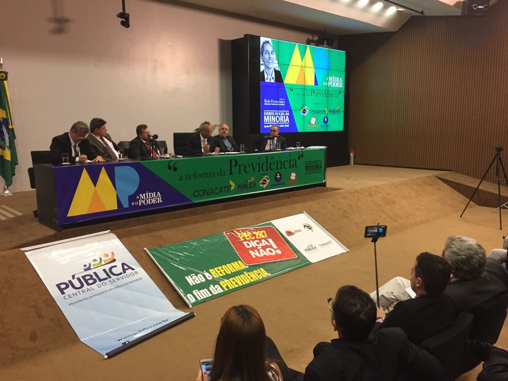 pradoweliton's tweet photo. Queremos revisão da dívida ativa e que os direitos dos trabalhadores sejam respeitados! #totalmentecontra
#NaoAPEC287 #NenhumDireitoAMenos https://t.co/dPvjA15MkB