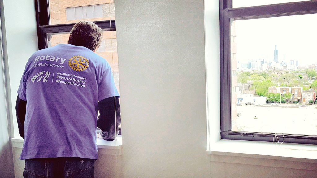 RollinRotary's tweet photo. Looking on #chicago - where #rollinwithrotary made a difference by delivering 1000s of blankets 2 those in need. #peopleofaction #reflective https://t.co/UdXsGdZMlj