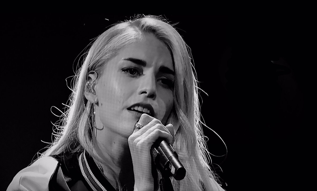 VerusDesign's tweet image. Great performance from @londongrammar on @BBCLater tonight.