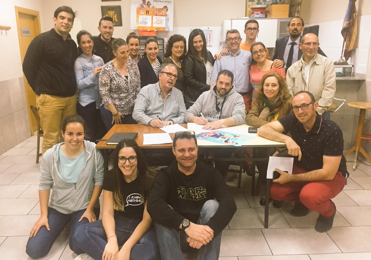 Esta vesprada hem signat amb l'artista Ximo Martí <a href="/fallasximomarti/">Ximo Martí</a> que realitzarà els dos monuments de #Falles2018 Benvingut! #bunyxocfoc