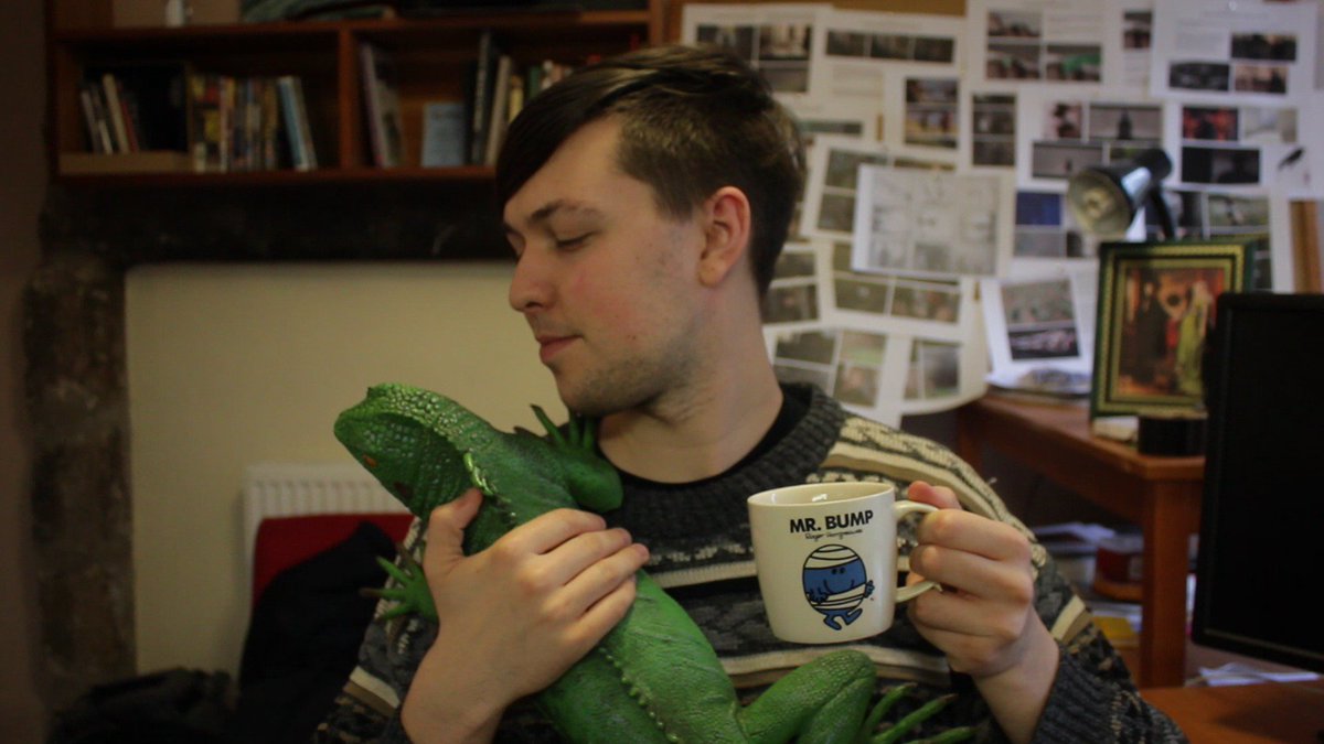 whycomplex's tweet image. #WeCreateEDU Day 2: About Me &amp;gt; from Liverpool &amp;gt; studied Physics in Oxford &amp;gt; studied Film in Edinburgh &amp;gt; now I combine them in London! 📽️👨🏻‍🔬