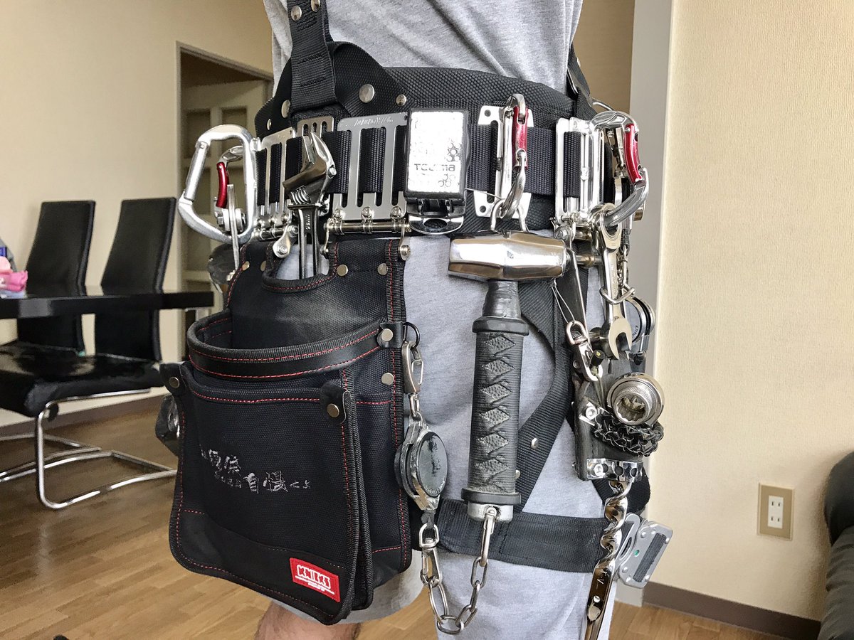 中村勝文 Pa Twitter 今回のポイントはココ カラビナとアルミ板とシノサシを金具等で連結合 工具に段差を付けて落下防止の絡まりや工具同士の接触を回避し 取りやすさアップ そして落下防止は必ず付けようね プロとして当たり前 腰道具