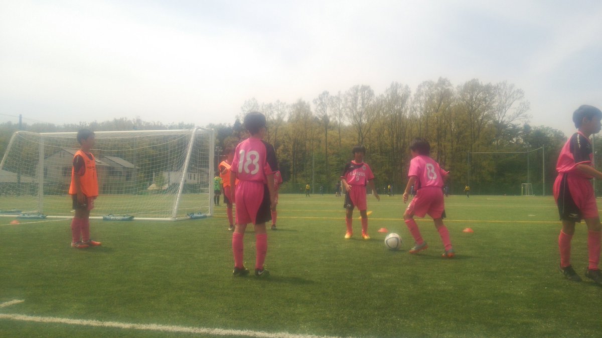 F C Lazos Mito 栃木県那須塩原市にお邪魔してます 先週のリーグ戦では 根本町グランドがボコボコでラソスのパス サッカーが出来ませんでした 今日は人工芝でとても良いグランドだから パスを中心にミドルシュートもしっかり狙っていくサッカーをしてます F C Lazos Mito 栃木県那須塩原市にお邪魔してます 先週のリーグ戦では 根本町グランドがボコボコでラソスのパス サッカーが出来ませんでした 今日は人工芝でとても良いグランドだから パスを中心にミドルシュートもしっかり狙っていくサッカーをしてます