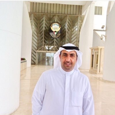 قًالو. ليّ. اكتبي. عنـ. غلاُ. ابوگ. أبيات.
قلت. ابويْ أكبر. من قصيده. جديدهِ 
ابوي غلاه ما أنحصر. داخل. الذات. 
ياگيف أبكتب. بالقصيده. قصيده