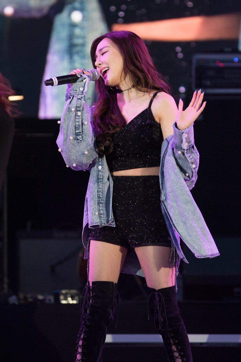 [PIC][21-04-2017]Tiffany khởi hành đi LA – Mỹ để tham dự "The 15th Korea Times Music Festival 2017" vào tối nay - Page 3 C-35ELmXgAEiMG_