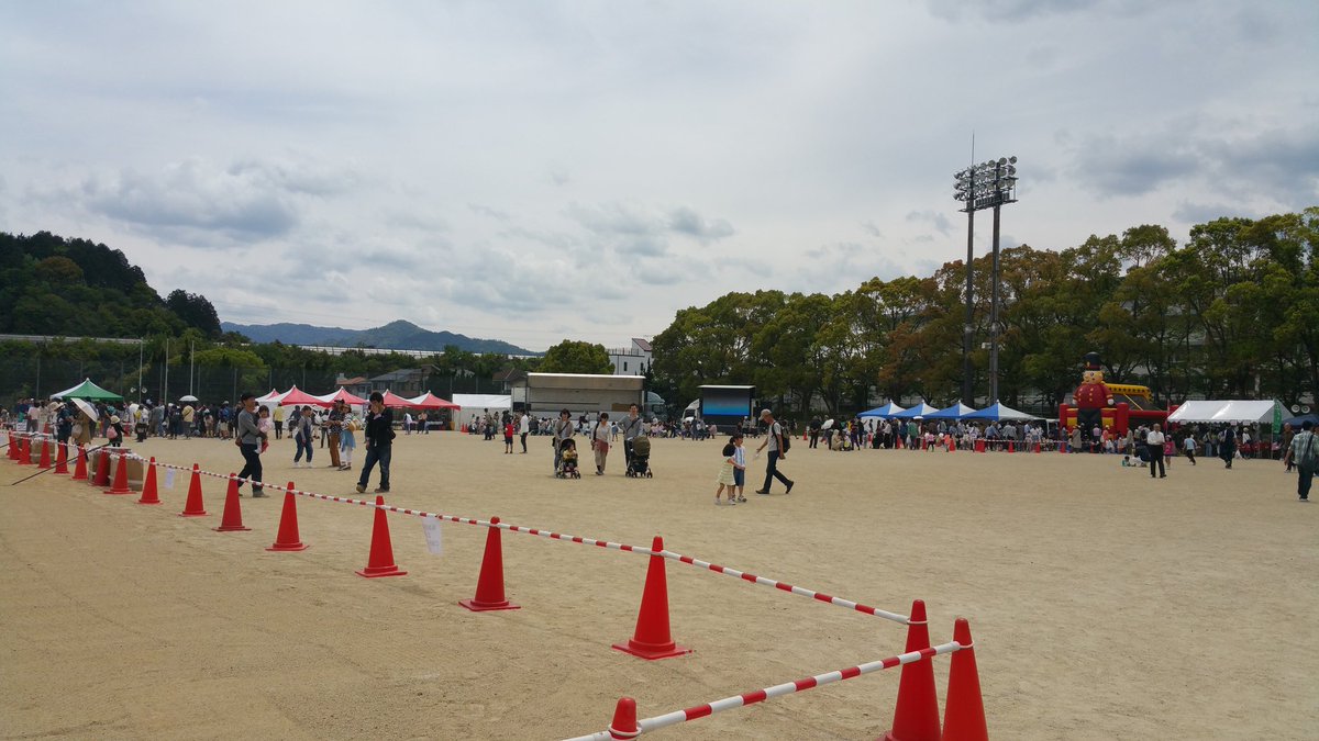 高橋賢司 競馬エイト No Twitter 栗東市恒例の 馬に親しむ日 が 栗東運動公園で開催中 我が競馬エイトの事務所の近くなので 仕事がひと段落したところで少し覗いてみたが 今年もなかなかの盛況ぶりでした 僕らでも入る機会がない 馬運車の内部も絶賛公開中 高橋賢司 競馬エイト No Twitter 栗東市恒例の 馬に親しむ日 が 栗東運動公園で開催中 我が競馬エイトの事務所の近くなので 仕事がひと段落したところで少し覗いてみたが 今年もなかなかの盛況ぶりでした 僕らでも入る機会がない 馬運車の内部も絶賛公開中